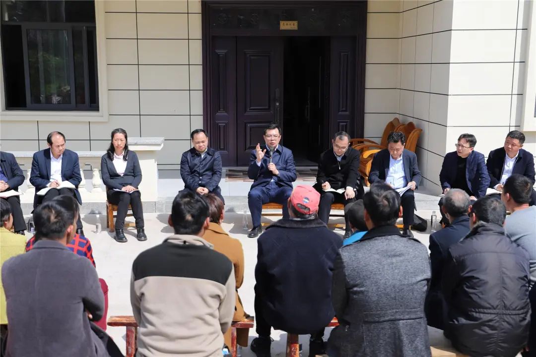推进乡村全面振兴 ​打造山区库区城乡融合发展新样板九游会覃昌德在人和街道凤岭村调研时强调 凝心聚力(图1)