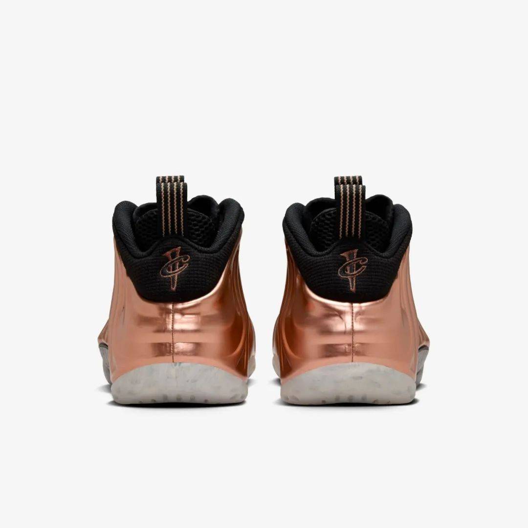 posite OnMetallic Copper 限量发售九游会真人游戏第一品牌醒目出众 Nike Air Foam(图1)
