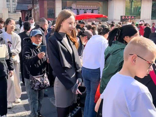 大问题：大量中国男性涌入俄罗斯找媳妇！九游会网址是多少中俄免签后可能带来一(图4)